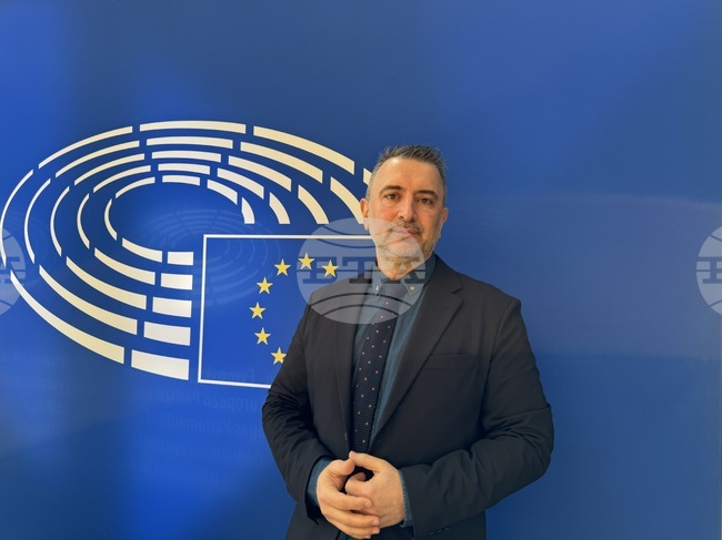 България трябва да има постоянна политика по отношение на Република Северна Македония, която да прилага и развива, заяви евродепутатът Ивайло Вълчев