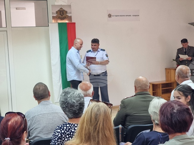 Служители и военнослужещи от военното окръжие в Кърджали получиха отличия по повод неговата 85-а годишнина