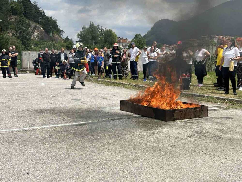 Община Сливен: Доброволци от „Грамадите“ участваха в национално състезание за бързина и надграждане на практически умения 