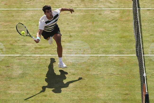 Карлос Алкарас направи успешен старт на турнира в "Куинс клъб"