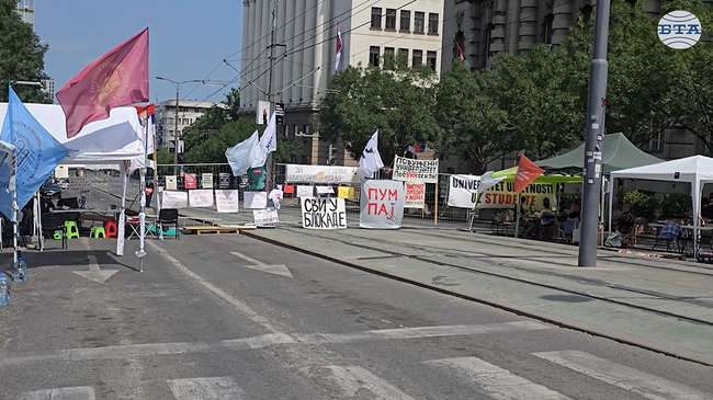 Шатри и ремонти блокират централните части на сръбската столица Белград