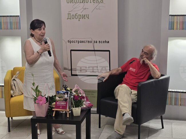 Поетесата Марина Константинова представи новата си книга “Пратеникът” в Добрич