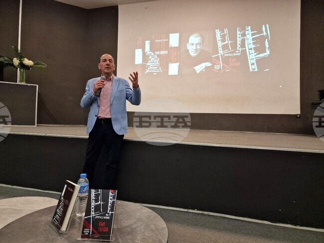 „Ако искаш да станеш по-добър актьор – трябва да бъдеш по-добър човек“, каза Димитър Маринов при представянето на книгите си в Стара Загора