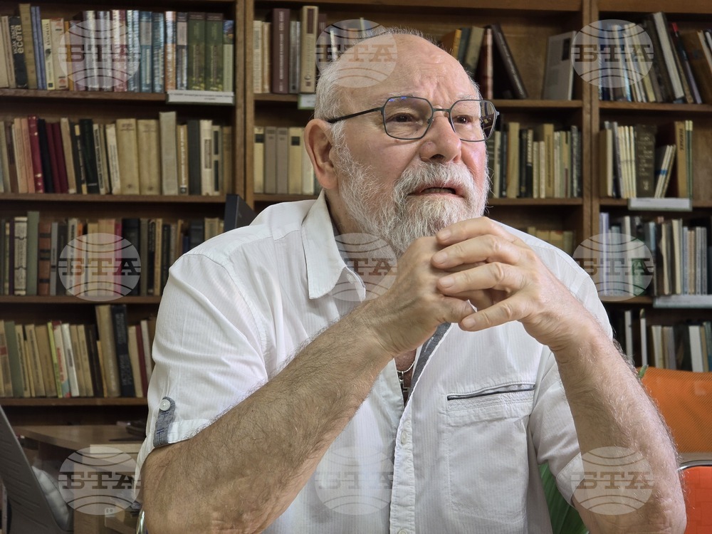 Книгите за писателя са като децата за майката – обикновено обичаш най-много най-малкото, каза Владимир Зарев в Ловеч