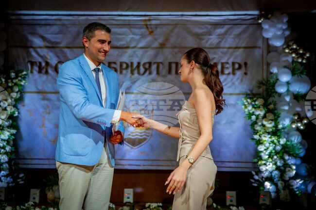 Община Пазарджик награди 108 отличници по програма „Добрият пример“