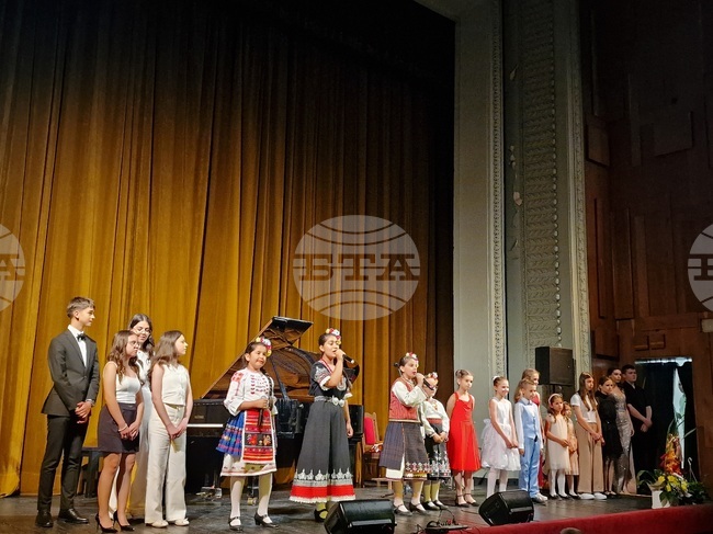 Възпитаниците на Музикалната школа „Илия Бърнев“ в Разград изнесоха годишен концерт