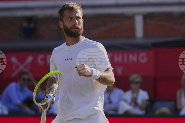 Квалификантът Корентен Муте отстрани третия в схемата Тейлър Фриц на старта на турнира в "Куинс клъб"