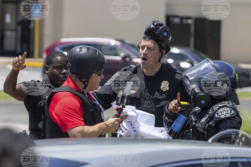 Immigration-Reporter Arrest