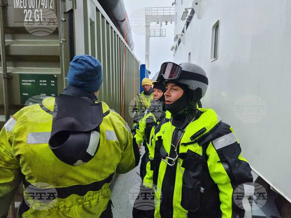 Day 53: Last Group of Bulgarian Polar Еxplorers Boards RSV 421