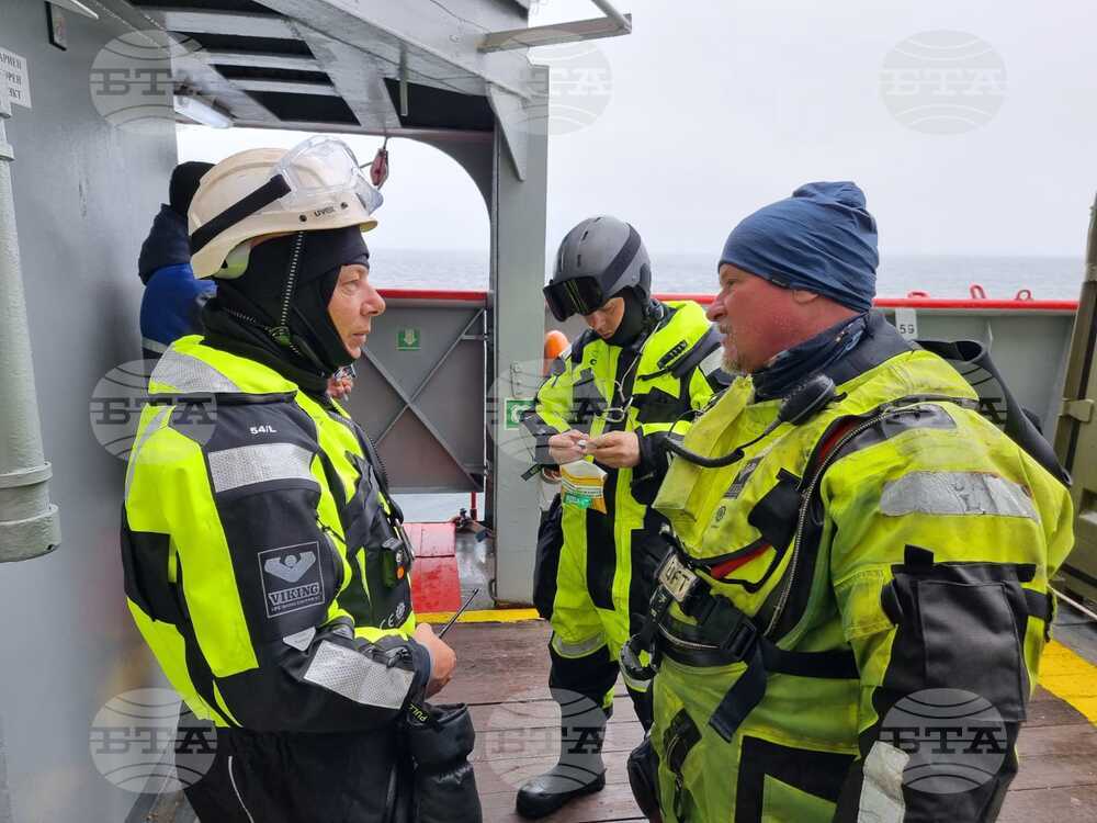 Day 53: Last Group of Bulgarian Polar Еxplorers Boards RSV 421
