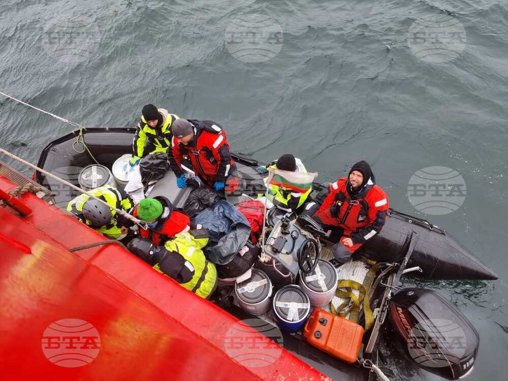 Day 53: Last Group of Bulgarian Polar Еxplorers Boards RSV 421