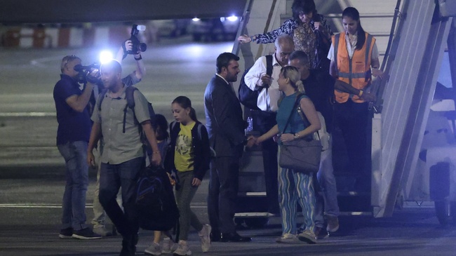 Plane Carrying Bulgarians Evacuated from Israel Lands in Sofia