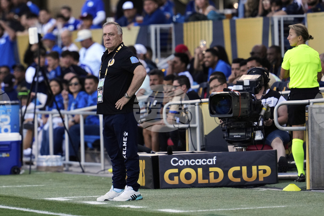 Нидерландецът Дик Адвокаат ще стане най-възрастният треньор на Световно първенство по футбол