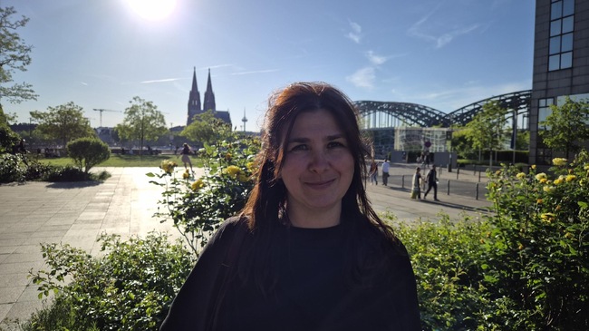 Опитвам да предам на учениците, че те са мостът между културите, каза пред БТА директорът на българското училище в Кьолн Росица Байрактарски