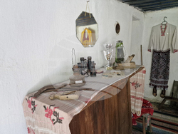 Село Ушинци - етнографски музей - църква