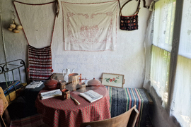 Село Ушинци - етнографски музей - църква