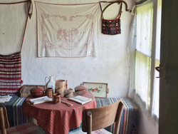 Село Ушинци - етнографски музей - църква