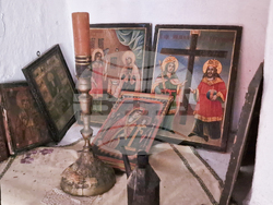 Село Ушинци - етнографски музей - църква