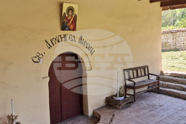 Село Ушинци - етнографски музей - църква