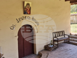 Село Ушинци - етнографски музей - църква