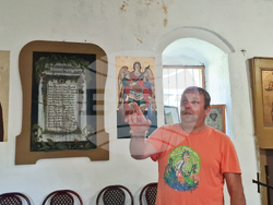 Село Ушинци - етнографски музей - църква