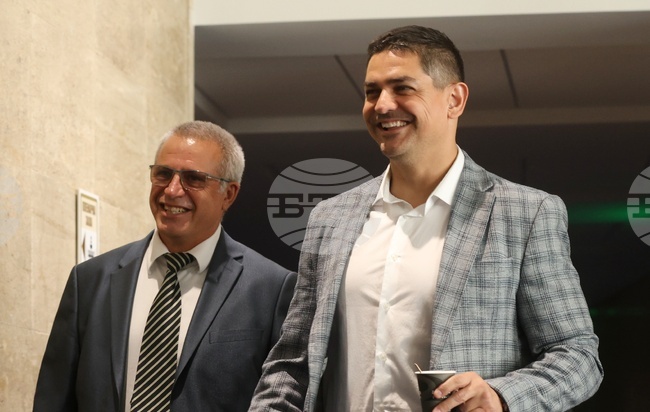 Проксито на ГЕРБ "Възраждане" упорито атакува МЕЧ, която е единствената опозиция на Пеевски и Борисов, заяви Радостин Василев 