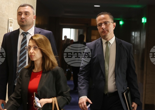 "Възраждане" кани отново "Величие" и МЕЧ да се присъединят към вот на недоверие, свързан с финансите на страната