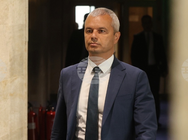 Vazrazhdane Leader Kostadinov Calls Continue the Change Chair Petkov’s Resignation a Symptom of State Corruption