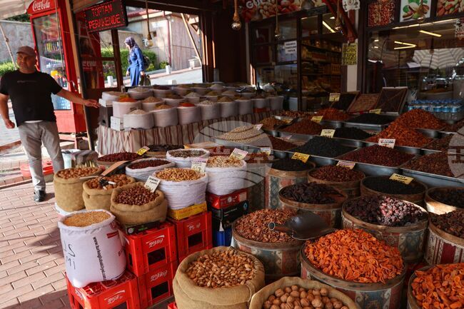 Пазарите за подправки и ядки в Анкара очароват туристите