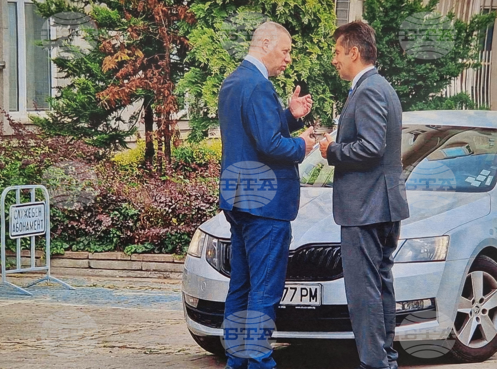 Народно събрание - снимка на Кирил Петков и Антон Славчев