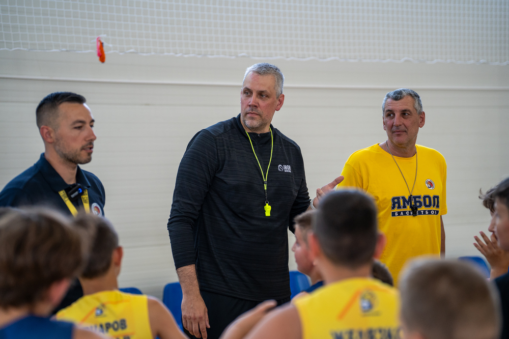 Баскетболният тим на Ямбол провежда двудневен специализиран камп под ръководството на Кирило Скуматов 