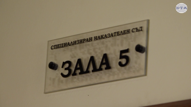 Иван Гешев и Теодора Георгиева са били сред най-честите посетители на ресторант “Осемте джуджета”, каза пред съда Кристиян Христов