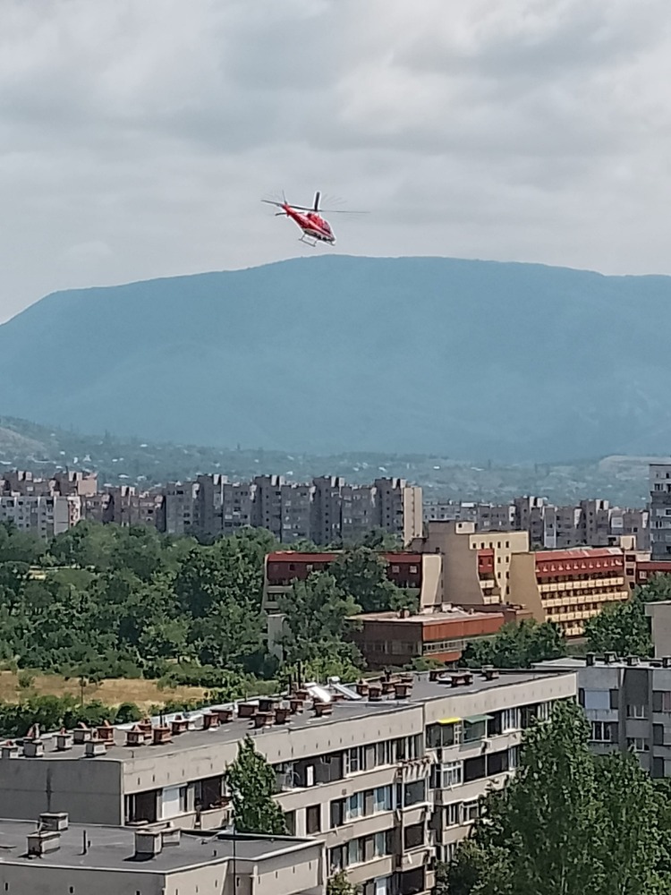 Медицински хеликоптер направи опознавателна обиколка над Сливен