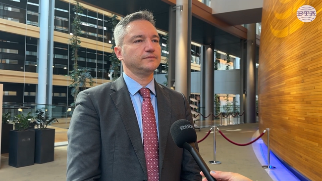 Ветото върху членството на Република Северна Македония в ЕС в момента е на нейното правителство, заяви евродепутатът Кристиан Вигенин