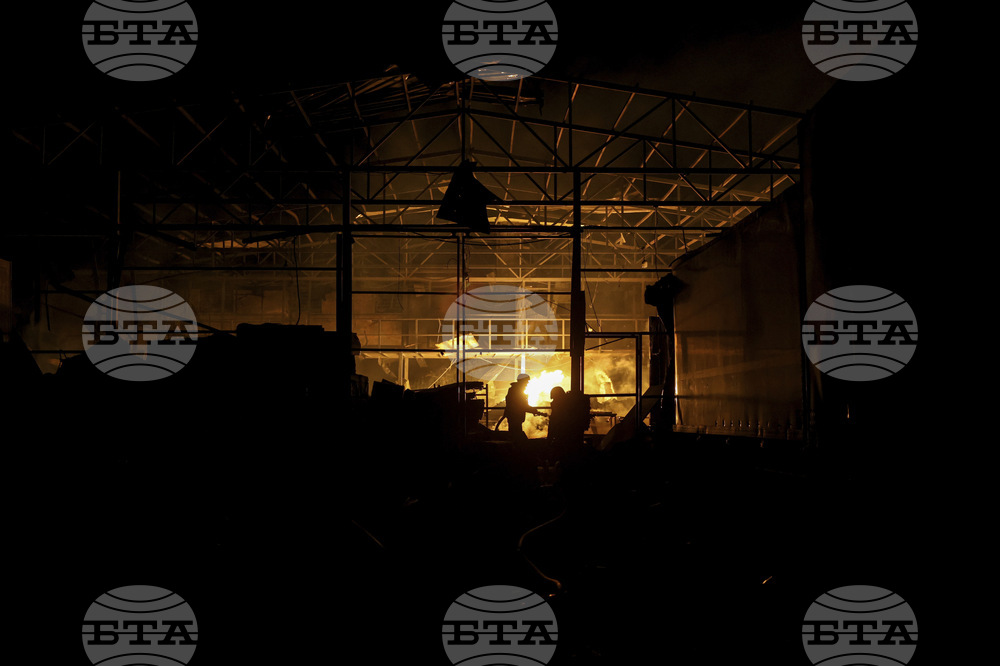 Пожар избухна във фабрика в Косово