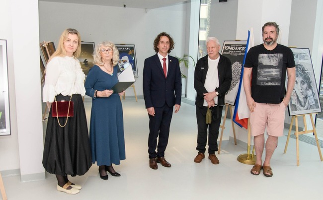 Изложба „Творчески диалози. Майстори на българския плакат и техните полски вдъхновения“ бе открита във Варшава