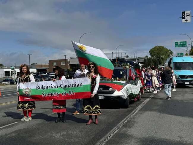 Българо-канадското дружество в Британска Колумбия бе отличено с първа награда за танц по време на парада за деня на град Виктория