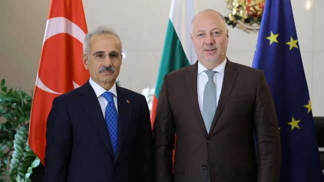 Bulgarian РM, Turkish Transport and Infrastructure Minister Discuss Bilateral Transport Links