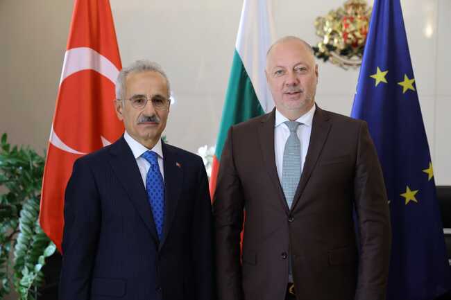 Bulgarian РM, Turkish Transport and Infrastructure Minister Discuss Bilateral Transport Links