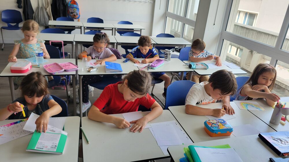 Деца от подготвителната група към училище „Паисий Хилендарски“ в Париж взеха участие в състезание по правопис „Диктовката на Паисий“