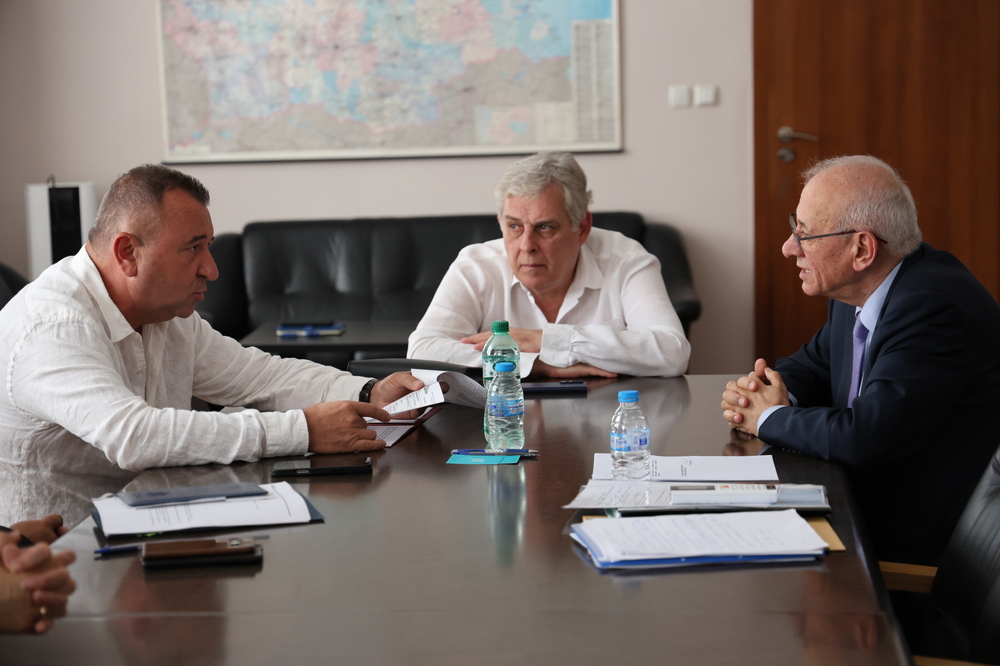 МЗ: Министър Кирилов разпореди проверка по случай с неоказана спешна медицинска помощ на дете