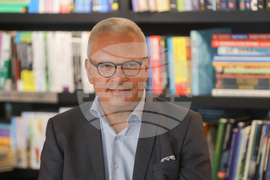 Нов български университет  - проф. Момчил Методиев - книга -  представяне