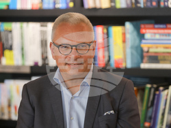 Нов български университет  - проф. Момчил Методиев - книга -  представяне