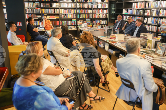 Разрушаването на общностите е един фундаментален проблем като наследство от комунистическия период, каза доц. Живко Лефтеров