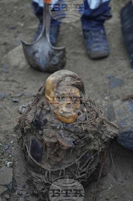 Работници откриха случайно 1000-годишна мумия от периода преди инките в столицата на Перу