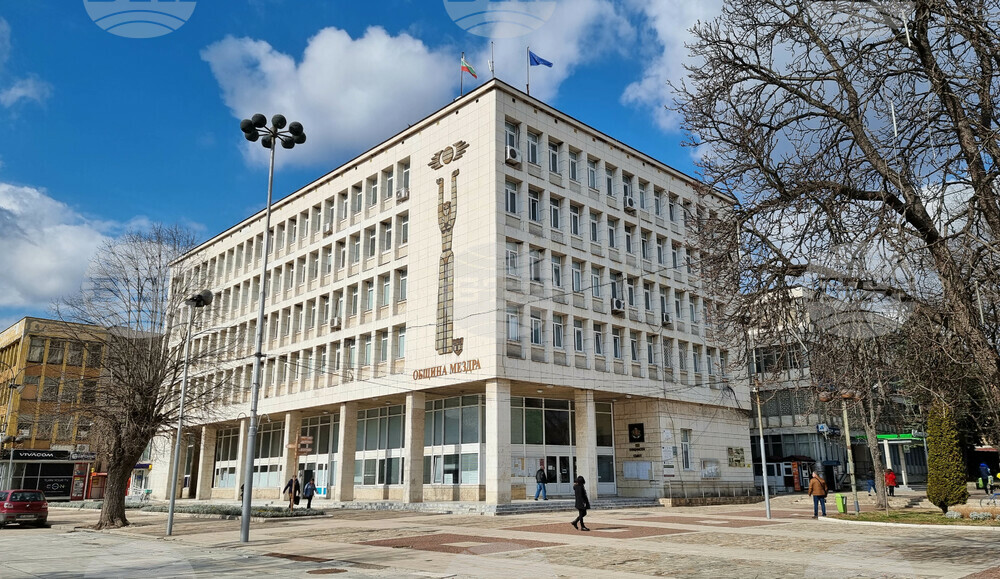Двадесет души, настанени в дома за стари хора в Мездра, ще се радват на обновена сграда