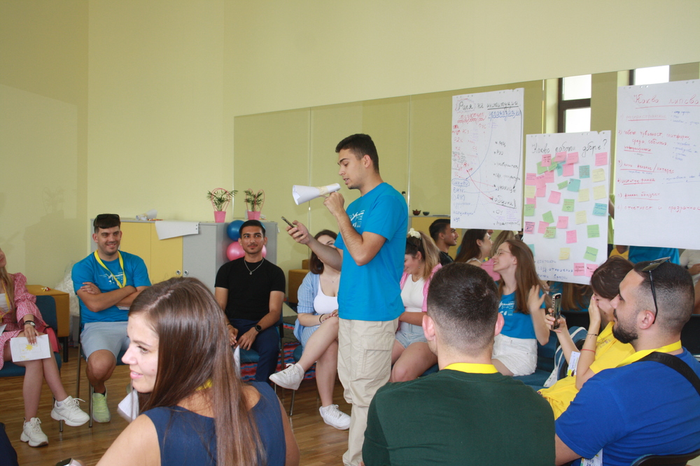 Национален младежки форум: Политици и младежи на една маса в търсене на решения- започна най-голямото младежко събитие в България