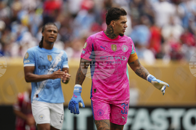 Манчестър Сити не иска да се разделя с Едерсон