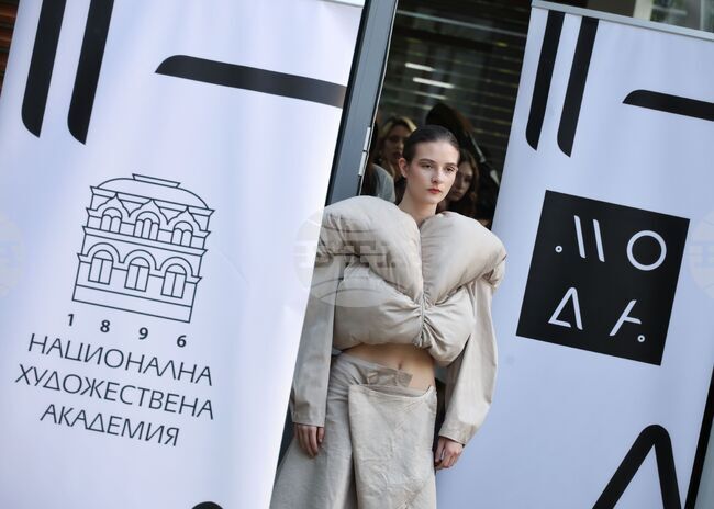 Бургас - Национална художествена академия - студенти - модно ревю 