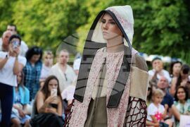 Бургас - Национална художествена академия - студенти - модно ревю